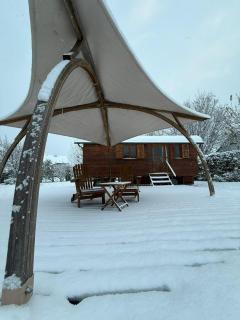 Y Hôtes - La Roulotte de la Lierre - 0