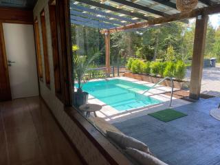 Casa con 2 Piscinas y Cama elástica - 6