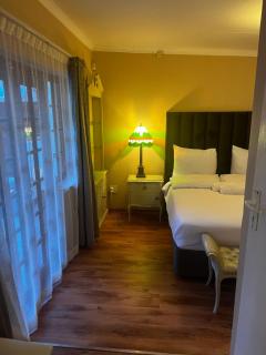 Melville Koppies View Guest house - 1