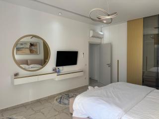 Luxury Seafront 2-Bedroom 2-Bathroom Apartment with Terrace Full Sea View Vollga Promenade - 4