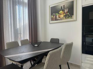 Luxury Seafront 2-Bedroom 2-Bathroom Apartment with Terrace Full Sea View Vollga Promenade - 3