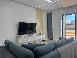 Luxury Seafront 2-Bedroom 2-Bathroom Apartment with Terrace Full Sea View Vollga Promenade - 1