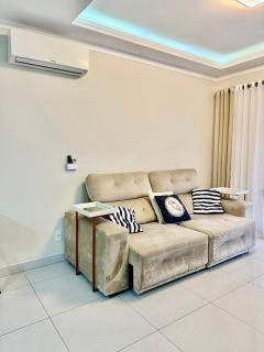 Apto com Piscina, Estacionamento e Churrasqueira em Bombas - 2 dorms 6 pessoas - 300 metros do Mar - 4