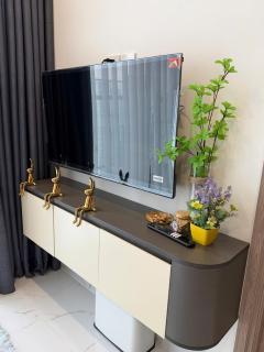 The cozy 2 BEDROOM Fully Furnished Apartment, 5 minutes walk to Vincom Mall, Vinhomes Grand Park - 4