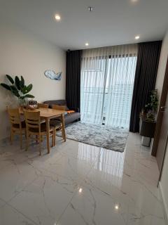 The cozy 2 BEDROOM Fully Furnished Apartment, 5 minutes walk to Vincom Mall, Vinhomes Grand Park - 1