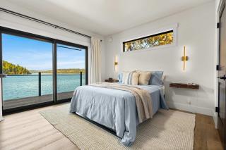 Waterfront Winter Escape Luxury Bay Views - 5