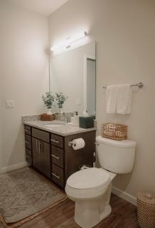 Cozy Modern Apartment Close to downtown, Gym, Pool - 7