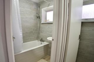 Solaire - Luxury 3BR Near Gatwick, Fire Place, Garden & Free Parking - 5