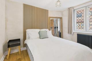 Beautiful Grade II Listed Almshouse - 3