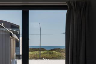 Modern Costal Escape-with Spa - Papamoa - 1