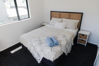 Modern Costal Escape-with Spa - Papamoa - 3