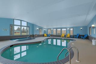 King Bed, Jacuzzi, Private Balcony by Gull Lake - 6