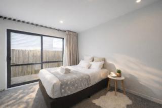 Modern 4-Bedroom Home in Silverdale - 7