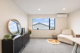 Modern 4-Bedroom Home in Silverdale - 3