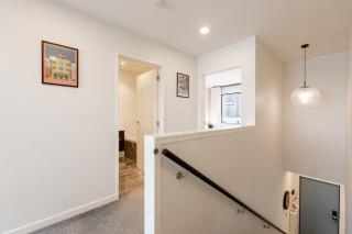 Modern 4-Bedroom Home in Silverdale - Silverdale - 4