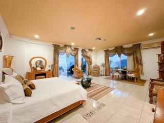 Hillside Villa with ocean views - 0