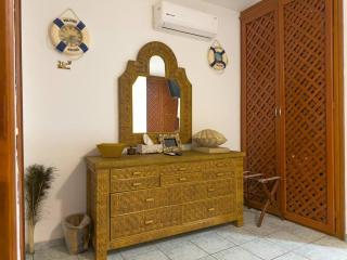 Hillside Villa with ocean views - 5