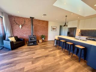 Modern Countryside Escape with Spa & Views - 2