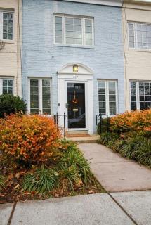 The Gibbon House of Old Town ALX - 7