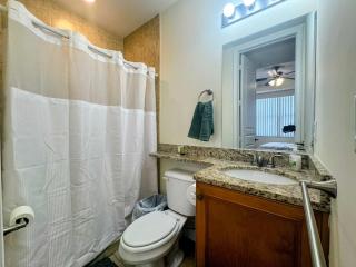NEW Beach Getaway Queen Studio near Naples - 4