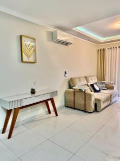 Apto com Piscina, Estacionamento e Churrasqueira em Bombas - 2 dorms 6 pessoas - 300 metros do Mar - 5