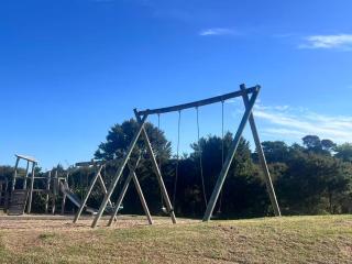 Sunny garden view bedroom with private bathroom - 7
