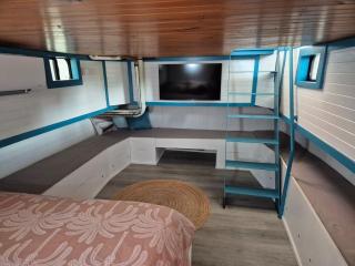 Gracie - May Unique boat stay with ocean views - 7