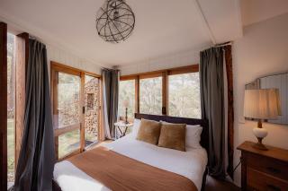 Wilderness Retreat 15mins to CBD, bath tub, forest views - 1