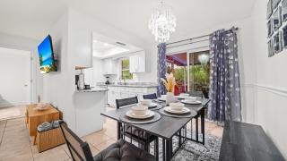 Sunny 3BR Oasis with Water View and Beach Gear Near Siesta - 5