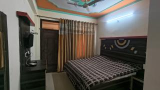 Oak sunlight Restaurant & Provides Famous Gadwali food - 8