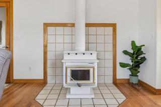 Scenic Mountain Home, Media Room, TT, Gym - 4