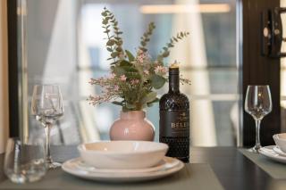 Cozy CBD 2BD, 2BTH Apartment with Views,Sauna and Spa - 3