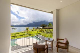 Tribhuwana Padma Lake Resort - 8