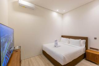 Tribhuwana Padma Lake Resort - 9