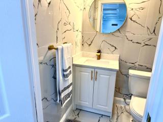 Spacious 2 Bedroom, 1 Bathroom Luxury Apartment - 3