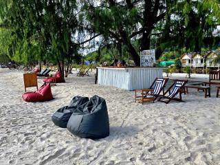 White Beach Resort Longset - 1