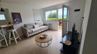 Monoambiente con deck y vista al lago en Playa Bonita - 9