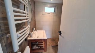 Monoambiente con deck y vista al lago en Playa Bonita - 2