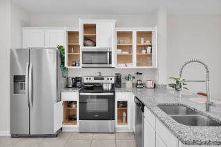 2BR Ensuite - Pool Gym - Near Beach - Lake View Patio - Jax n Historic St Aug - 2