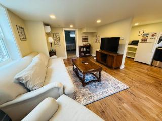 State Street Cottage, Suite 1 - 6