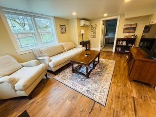 State Street Cottage, Suite 1 - 7