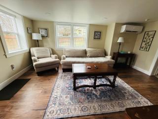 State Street Cottage, Suite 1 - 8