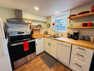 State Street Cottage, Suite 1 - 3