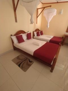 MR Tourist Hotel - 4