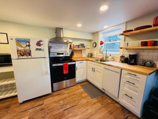 State Street Cottage, Suite 1 - 4