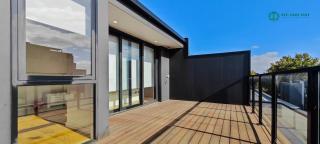 Room neighbouring Melbourne's bustling inner city - 6