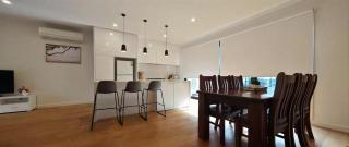 Room neighbouring Melbourne's bustling inner city - 1