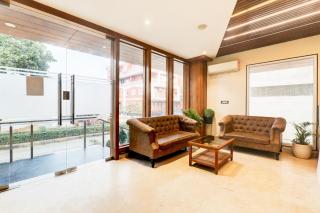 Super Townhouse The Nawab Hotel and Banquet - 8