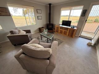 Woburn Field Hangar House in York - 9