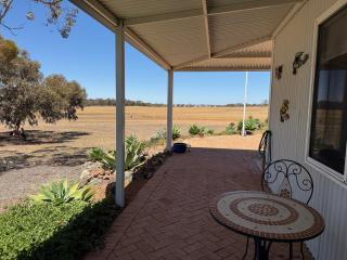 Woburn Field Hangar House in York - 7